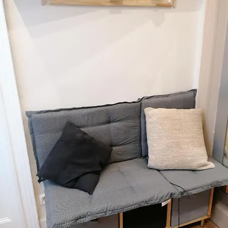 Standing Branly Apartment