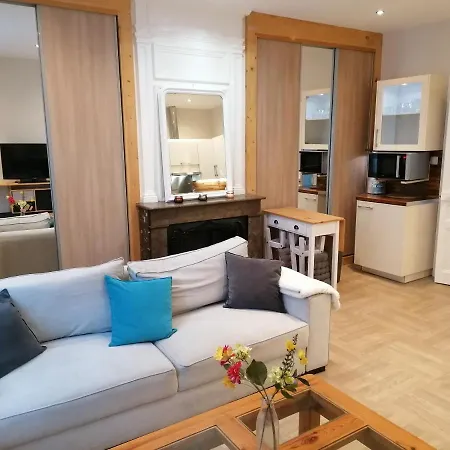 Standing Branly Apartment