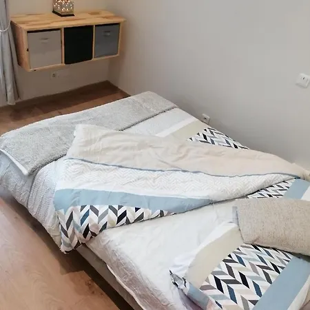 Standing Branly Apartment *